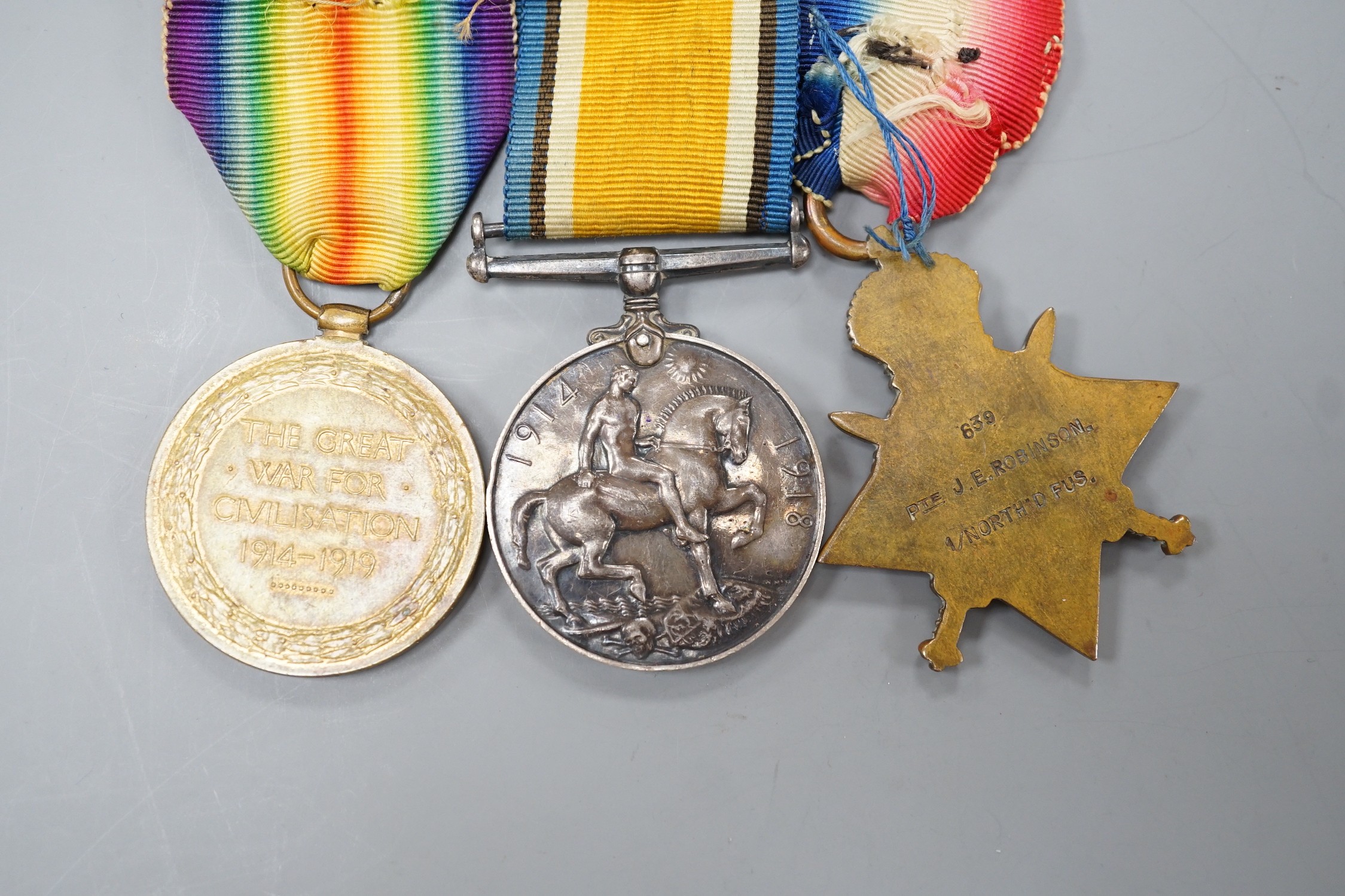 A WWI Mons star (with rosette) trio to 639 PTE. J.E. ROBINSON 1/NORTH . D.FUS